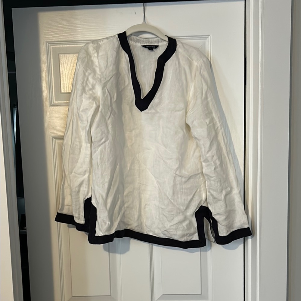 Women's White and Black Top